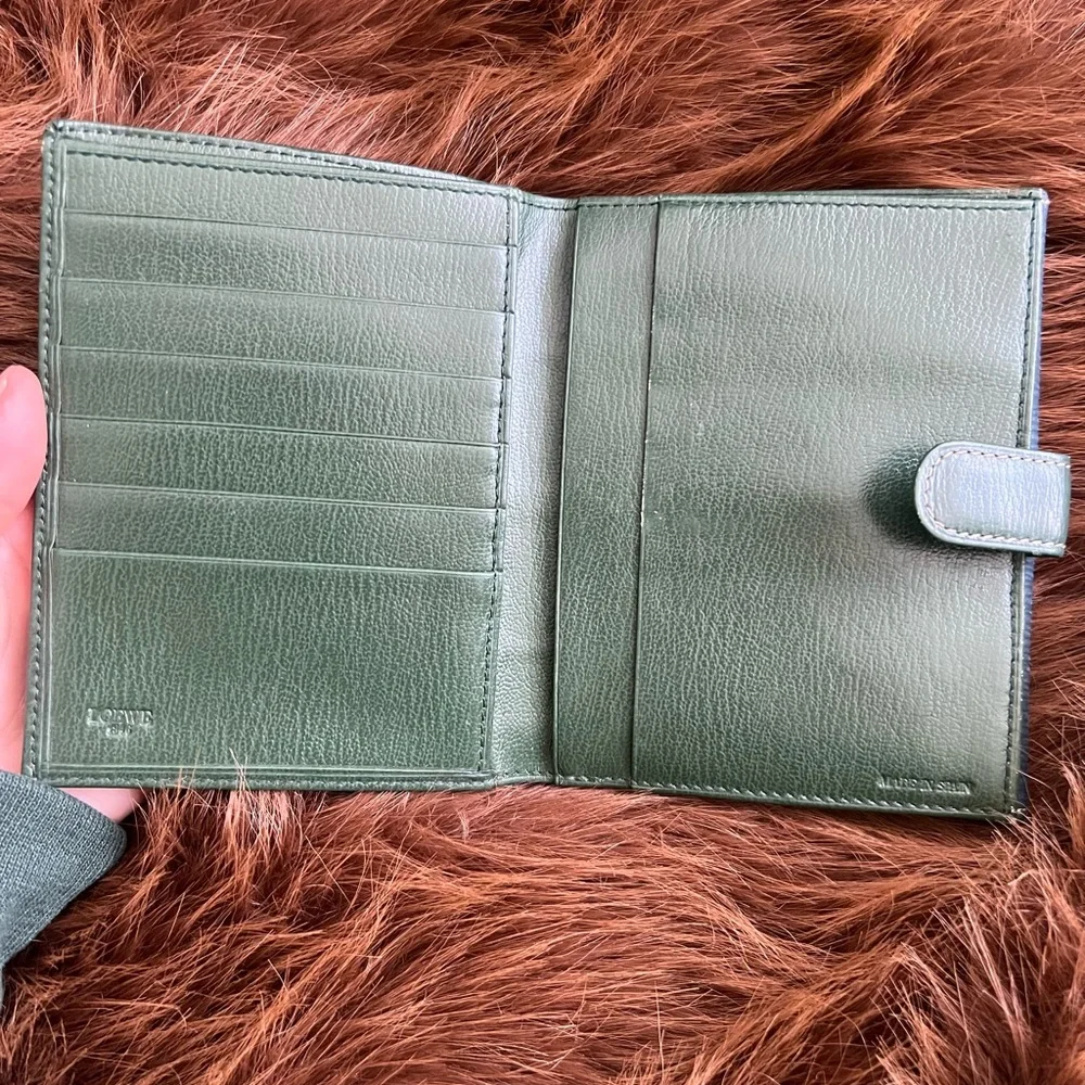 Loewe Green and Blue Women's Bag
PRICED TO SELL❤️🎉🥂😝🐣 - Picture 4 of 11